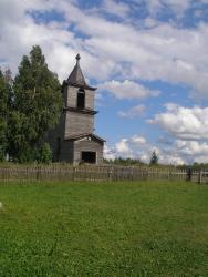 Церковь Преображения Господня в деревне Макарьевская находится в полуразрушенном состоянии