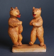 В.Е. Баконов, Белозерский район, с. Зубово
Деревянная резная скульптура «Пляшущие медведи». Дерево, резьба, выжигание.