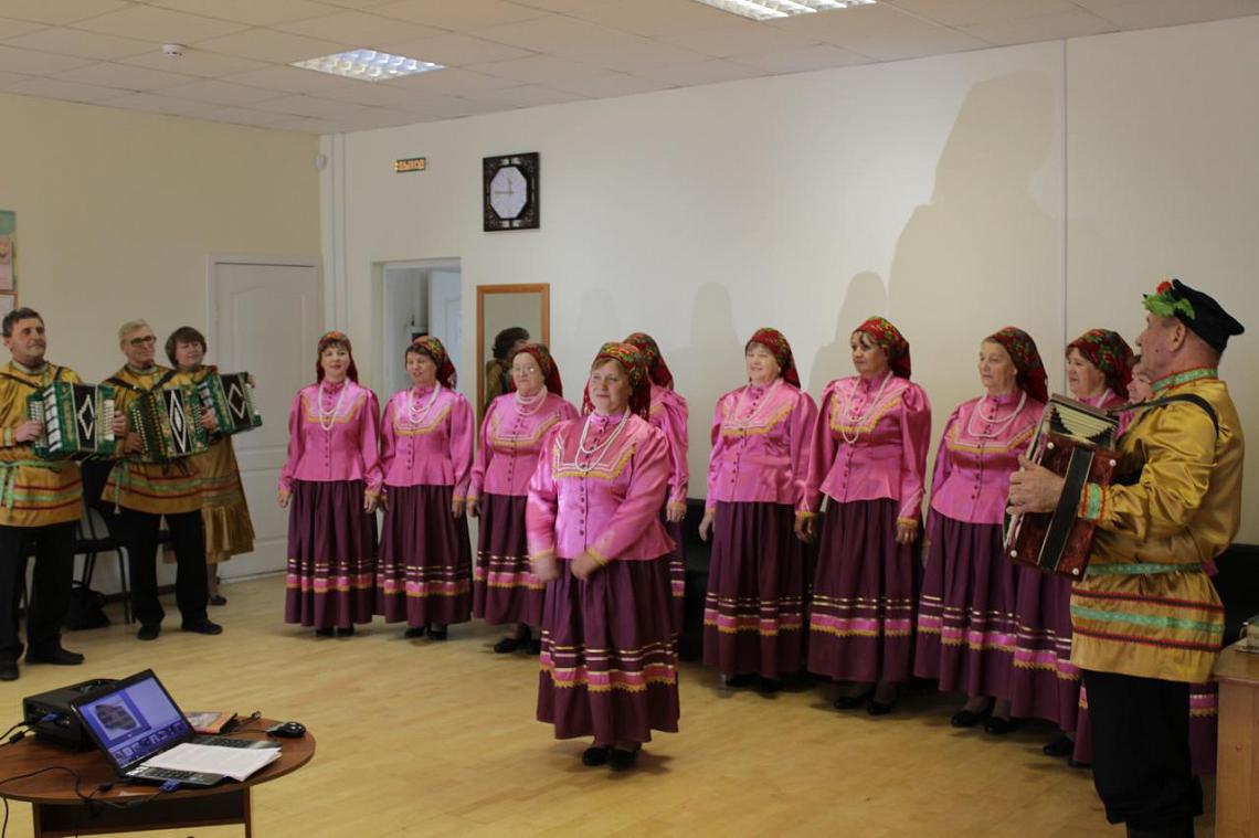 В Кич-Городке прошло межрегиональное совещание «Роль русской гармони, частушки и пляски, народных игр и хороводов в организации культурно – досуговой деятельности учреждений культуры» В Кич-Городке прошло межрегиональное совещание «Роль русской гармони, частушки и пляски, народных игр и хороводов в организации культурно – досуговой деятельности учреждений культуры»